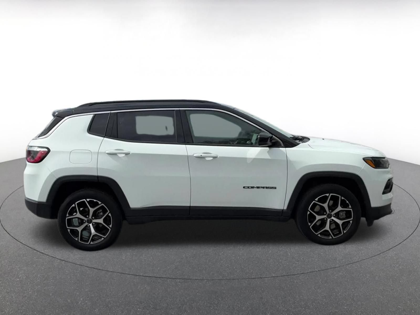 Used 2025 Jeep Compass Limited AWD/4WD image 15