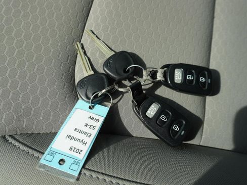 Used 2019 Hyundai Elantra SE FWD image 39