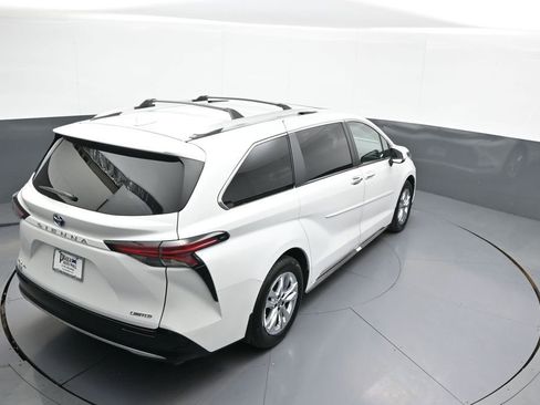Certified 2025 Toyota Sienna Limited AWD/4WD image 40
