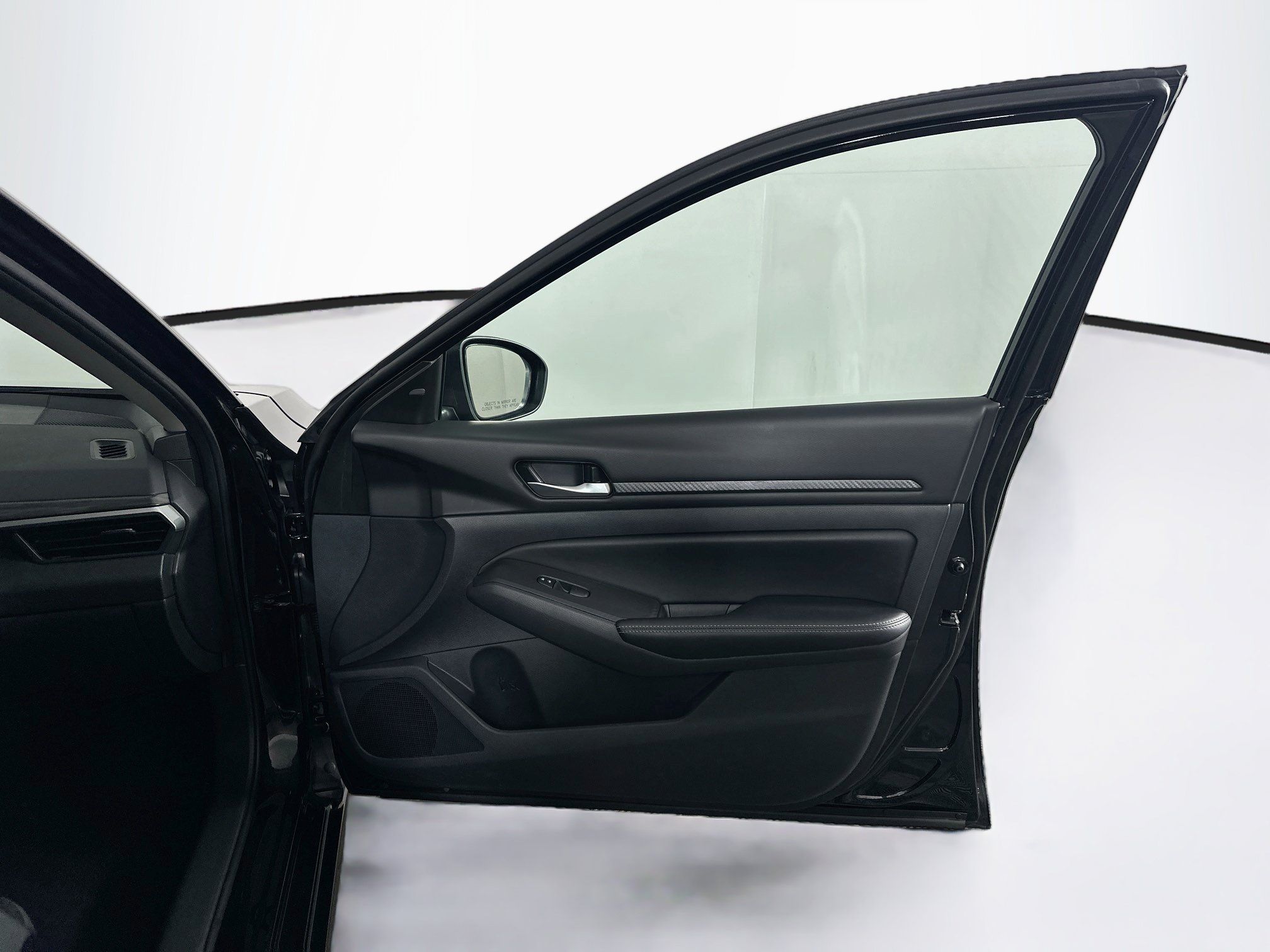 Used 2025 Nissan Altima 2.5 SV FWD image 30