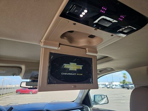 Used 2020 Chevrolet Suburban LT AWD/4WD image 17