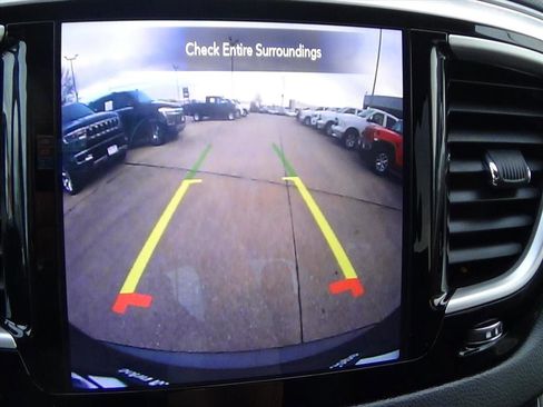 Used 2020 Chrysler Pacifica Touring w/ Tire & Wheel Group image 30