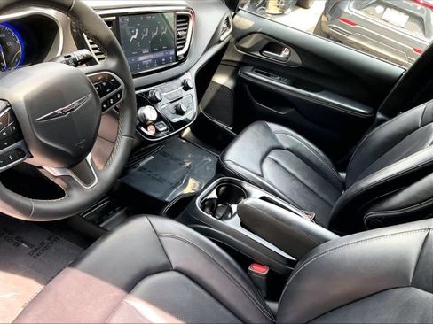 Used 2025 Chrysler Pacifica Select FWD image 22