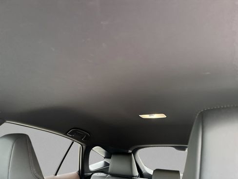 Used 2023 Toyota Venza Limited image 32