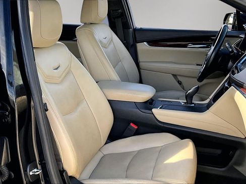 Used 2017 Cadillac XT5 Luxury w/ Driver Awareness Package image 29