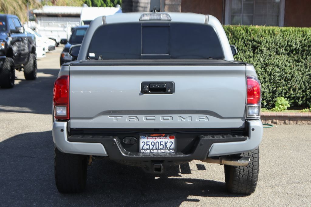 Used 2018 Toyota Tacoma TRD Off-Road AWD/4WD image 8
