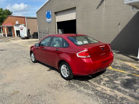 Used 2010 Ford Focus SE FWD image 7