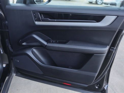 Certified 2024 Porsche Cayenne image 36