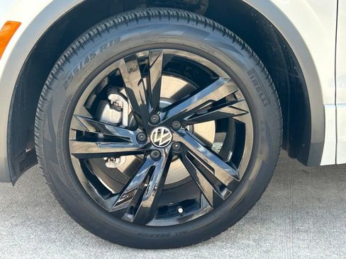 Certified 2023 Volkswagen Tiguan SE R-Line FWD image 37