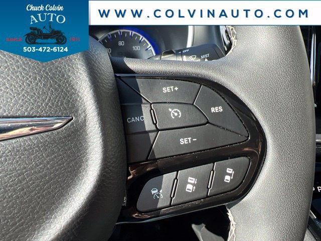 Used 2025 Chrysler Pacifica Limited FWD image 19
