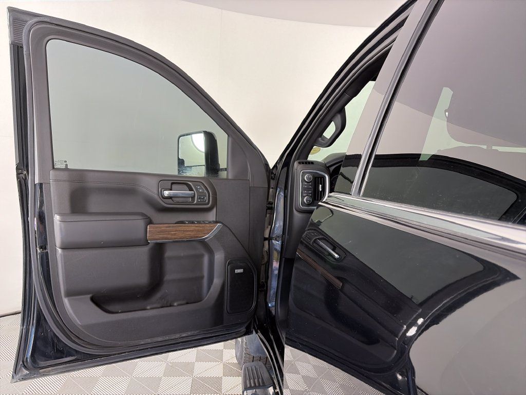 Used 2022 Chevrolet Silverado 3500 High Country AWD/4WD image 10