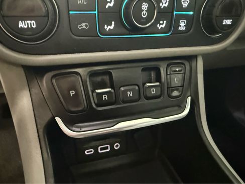 Used 2019 GMC Terrain SLE w/ GMC Pro Grade Package AWD/4WD image 24