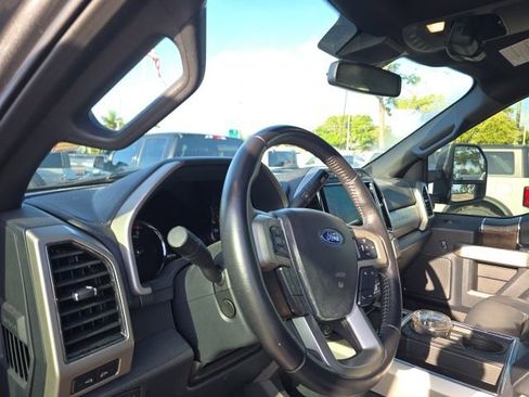 Used 2022 Ford F250 Lariat w/ Lariat Ultimate Package AWD/4WD image 9
