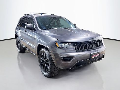 Used 2018 Jeep Grand Cherokee Altitude AWD/4WD image 3
