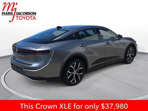 Used 2026 Toyota Crown AWD/4WD image 9