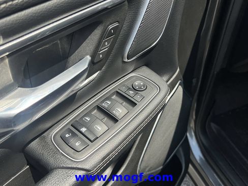 Used 2023 RAM 1500 Laramie AWD/4WD image 18