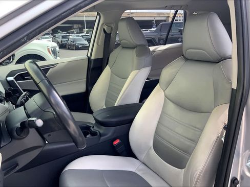 Used 2021 Toyota RAV4 XLE Premium AWD/4WD image 11