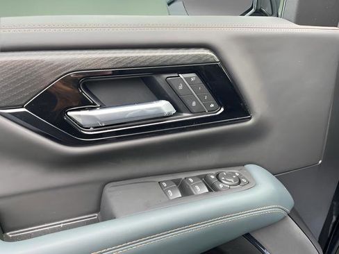 New 2026 GMC Yukon AT4 w/ LPO, Floor Liner Package image 10