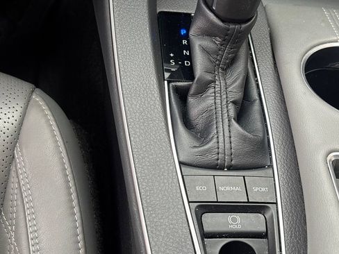 Used 2019 Toyota Avalon Limited image 13