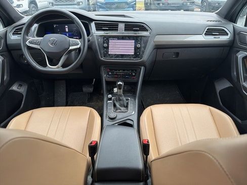 Used 2022 Volkswagen Tiguan SE image 2