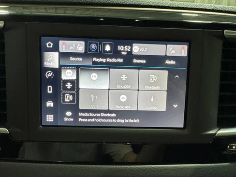 Used 2022 Chrysler Voyager LX FWD image 25