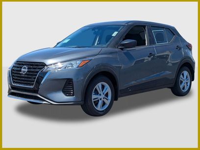 New 2025 Nissan Kicks Play S