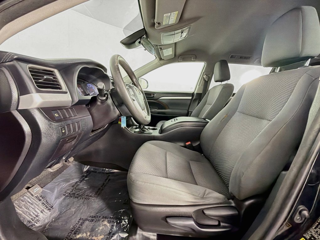 Used 2018 Toyota Highlander LE FWD image 15