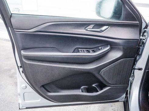 Certified 2024 Jeep Grand Cherokee Altitude image 21