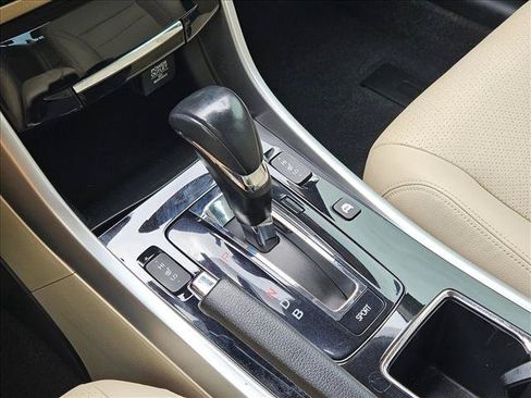 Used 2017 Honda Accord Touring image 12