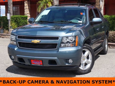 Used 2011 Chevrolet Avalanche LT RWD image 4