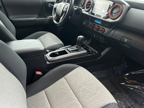 Used 2021 Toyota Tacoma TRD Sport w/ Technology Package image 19