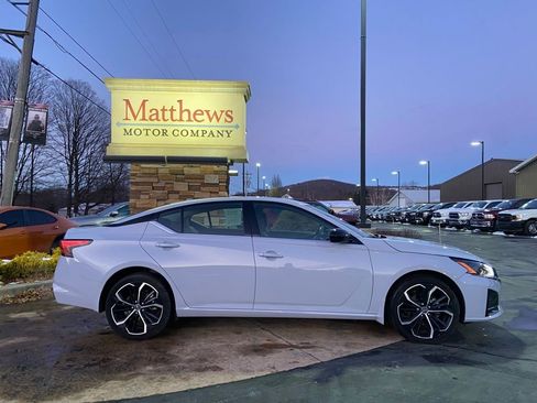 Used 2024 Nissan Altima 2.5 SR w/ SR Premium Package image 4