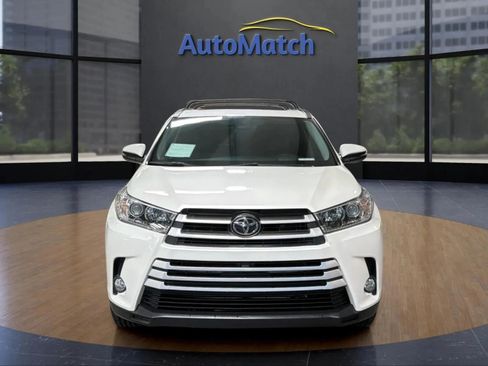 Used 2019 Toyota Highlander XLE AWD/4WD image 3