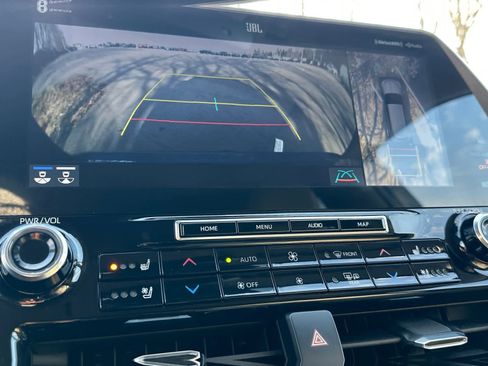 Used 2021 Toyota Highlander Limited image 25