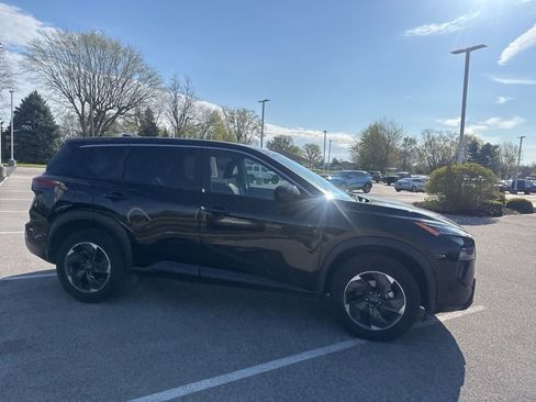 Used 2025 Nissan Rogue SV image 18