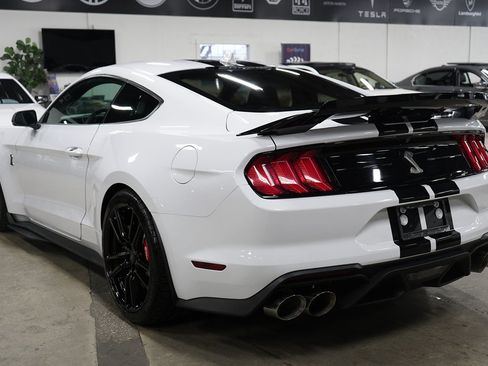Used 2022 Ford Mustang Shelby GT500 w/ Technology Package RWD image 3