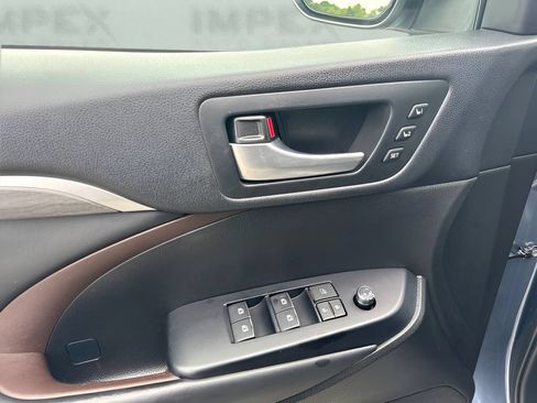 Used 2018 Toyota Highlander Limited AWD/4WD image 21