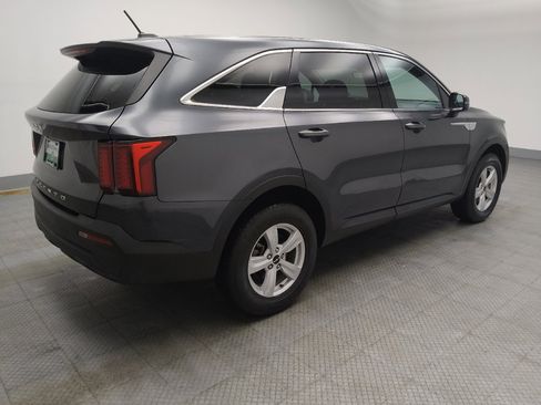 Used 2022 Kia Sorento LX image 10