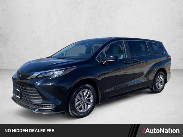 Used 2026 Toyota Sienna LE FWD image 1