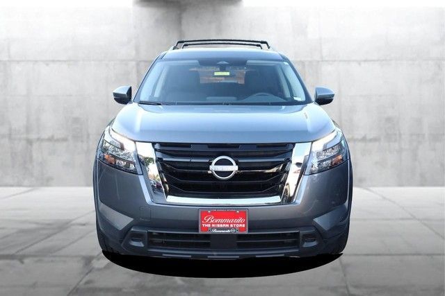 Certified 2025 Nissan Pathfinder SV w/ SV Premium Package AWD/4WD image 4