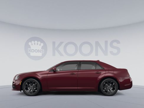 Used 2023 Chrysler 300 S w/ Comfort Group RWD image 2