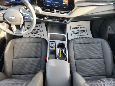 Used 2026 Chevrolet Equinox LT FWD image 16