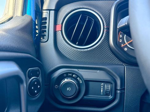 Used 2024 Jeep Wrangler Unlimited Rubicon image 38