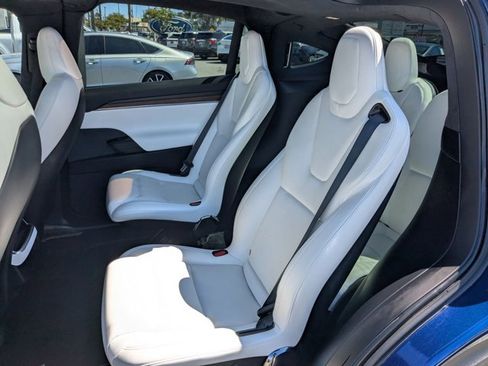 Used 2022 Tesla Model X image 19