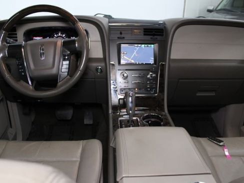 Used 2015 Lincoln Navigator 2WD image 2