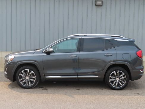 Used 2019 GMC Terrain Denali w/ Advanced Safety Package image 8