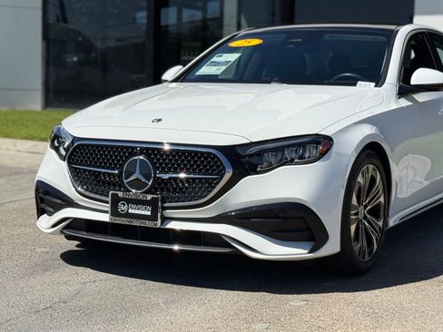 Used 2025 Mercedes-Benz E 350 4MATIC Sedan image 3