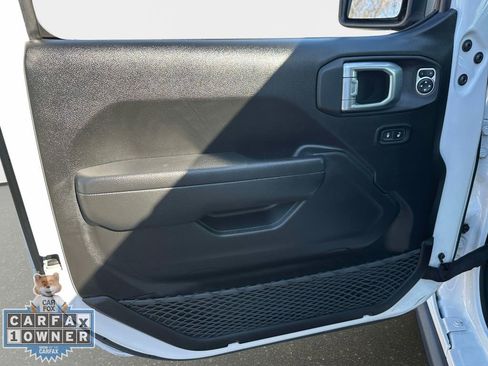 Used 2022 Jeep Wrangler Unlimited Sport AWD/4WD image 18