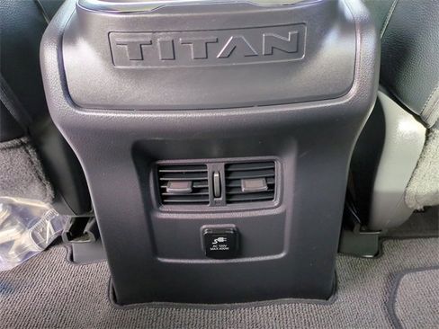 Used 2017 Nissan Titan SL image 22