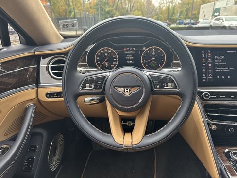 Used 2024 Bentley Flying Spur V8 image 22